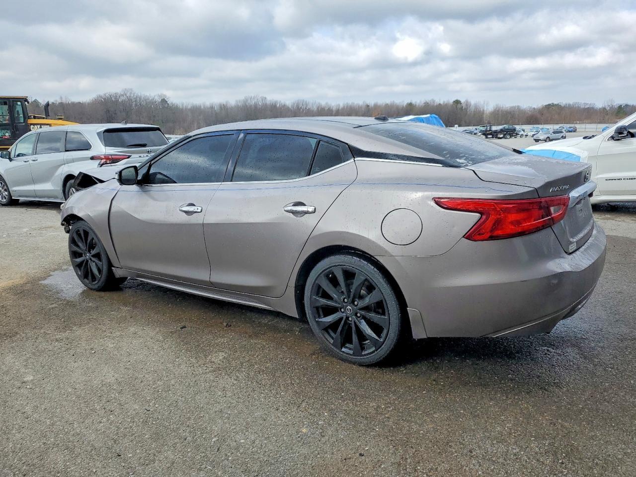2017 Nissan Maxima Platinum - Image 2