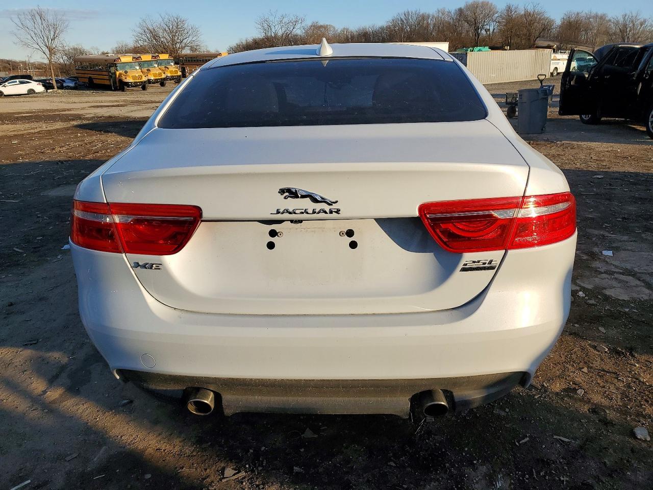2018 Jaguar Xe Premium - Image 6