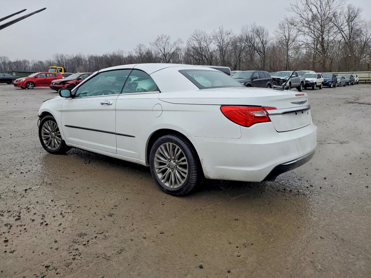 2013 Chrysler 200 Limited - Image 2