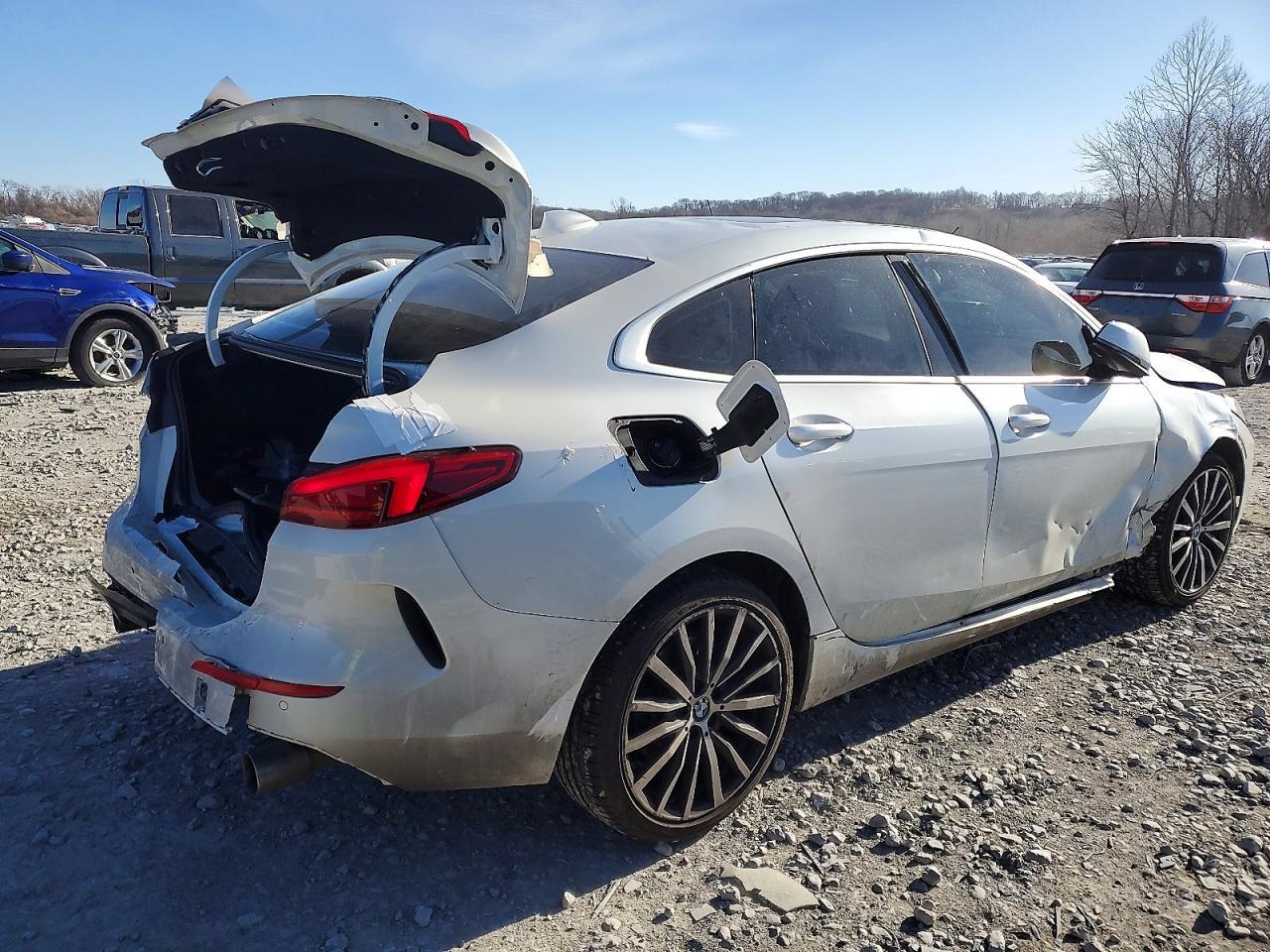2021 BMW 228Xi - Фото 3