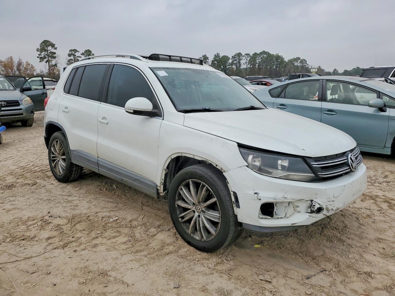 2014 Volkswagen Tiguan S - Image 4
