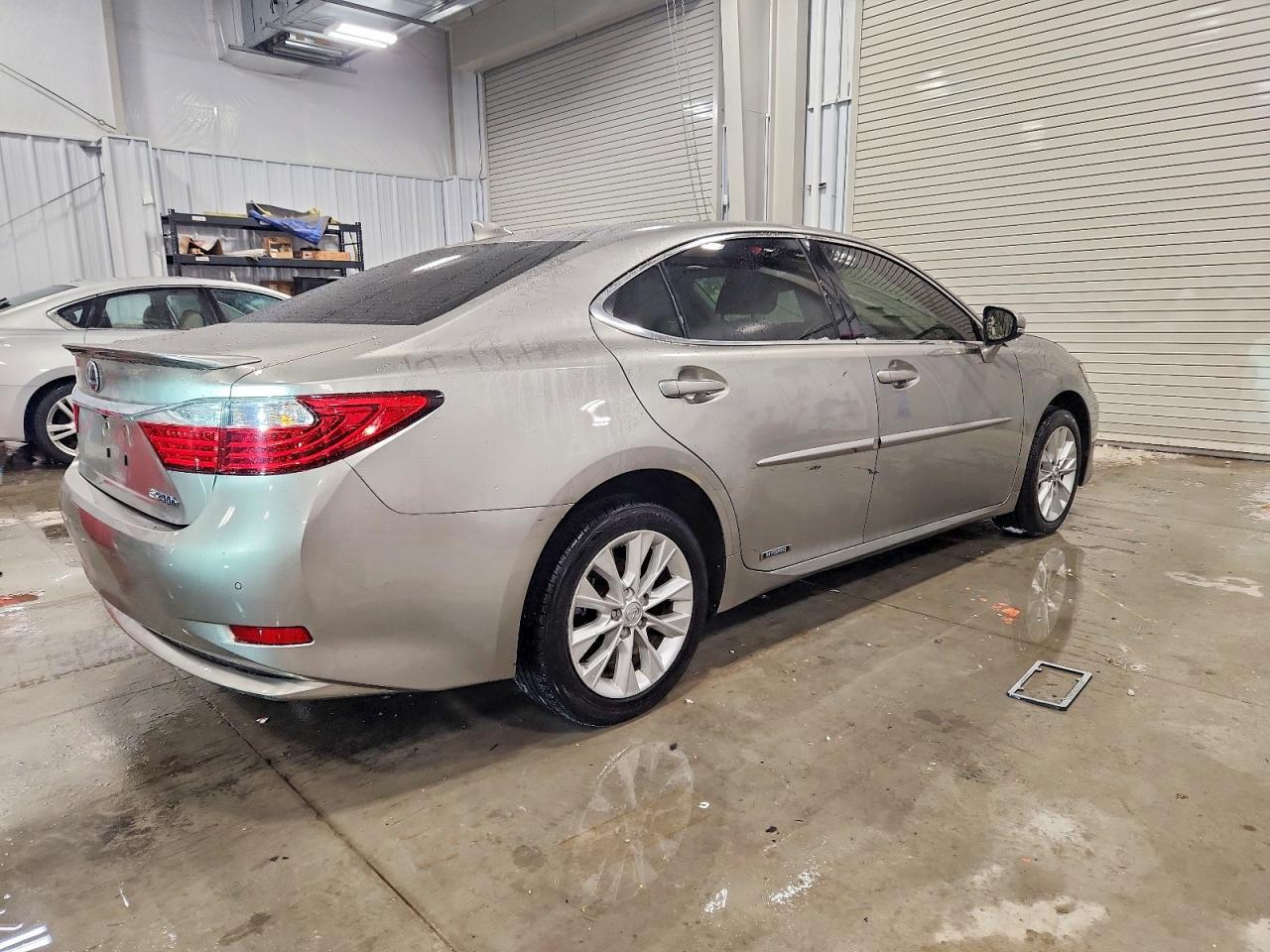 2015 Lexus Es 300H - Image 3