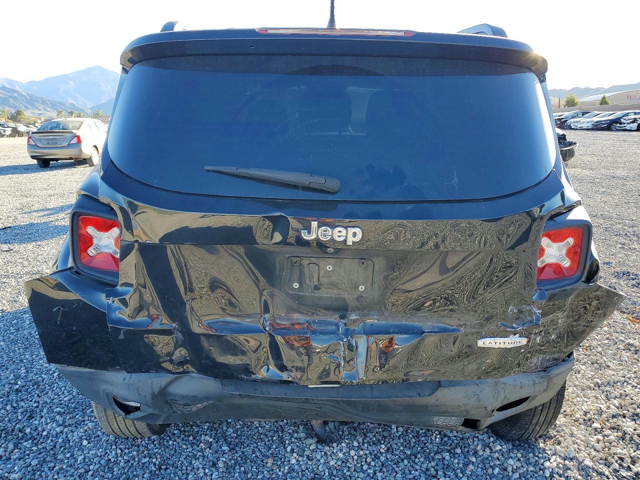 2016 Jeep Renegade Latitude - Image 6