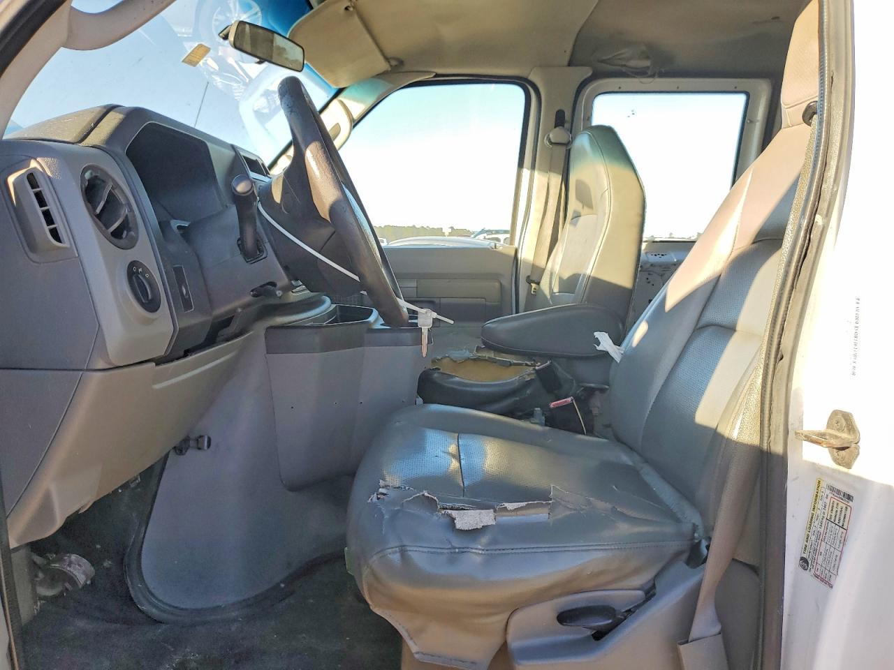 2009 Ford E250 Delivery Van - Image 7