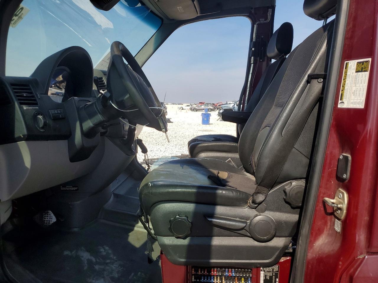 2015 Mercedes-Benz Sprinter 2500 - Image 7