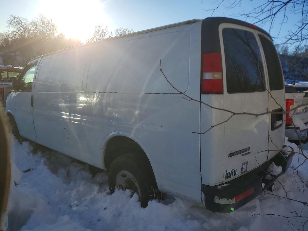 2014 Chevrolet Express 2500 Utility / Service Van - Image 2