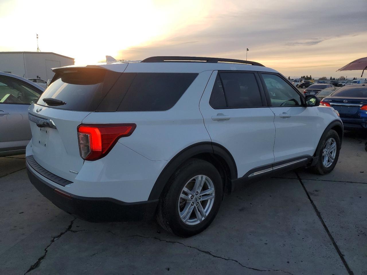 2020 Ford Explorer Xlt - Фото 3