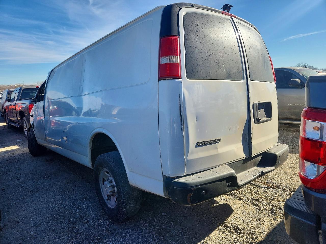 2020 Chevrolet Express G2500 - Фото 2