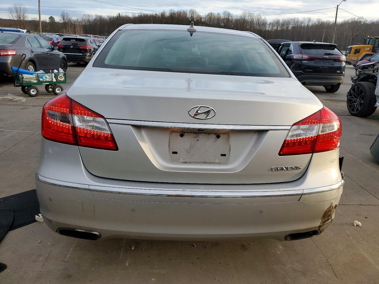 2013 Hyundai Genesis 3.8L - Image 6
