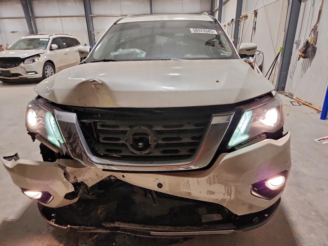 2018 Nissan Pathfinder S - Image 5