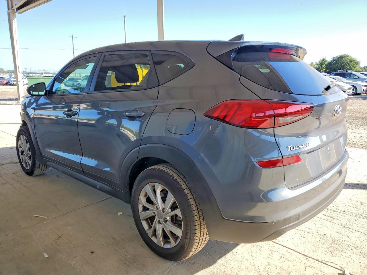 2021 Hyundai Tucson Se - Image 2