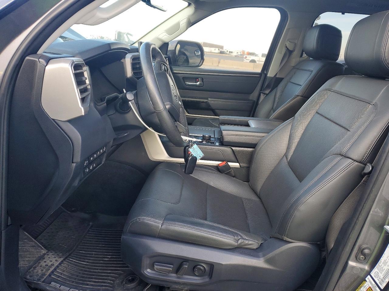 2023 Toyota Sequoia Sr5 - Image 7