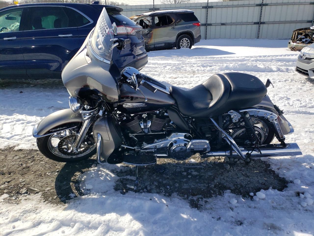 2017 Harley-Davidson Flhtcu Ultra Classic Electra Glide - Image 3