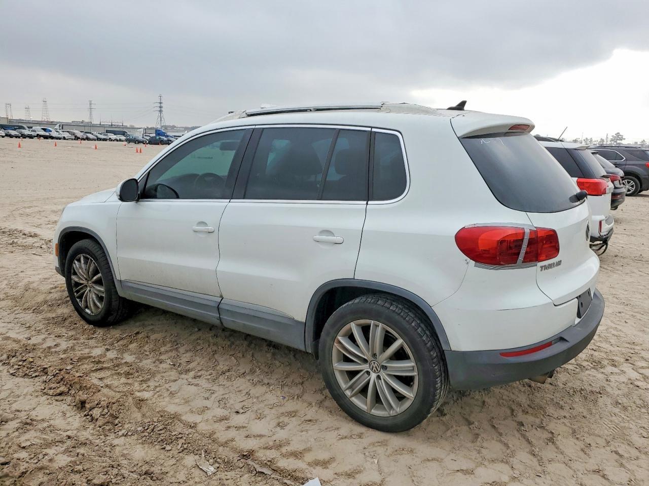 2014 Volkswagen Tiguan S - Image 2