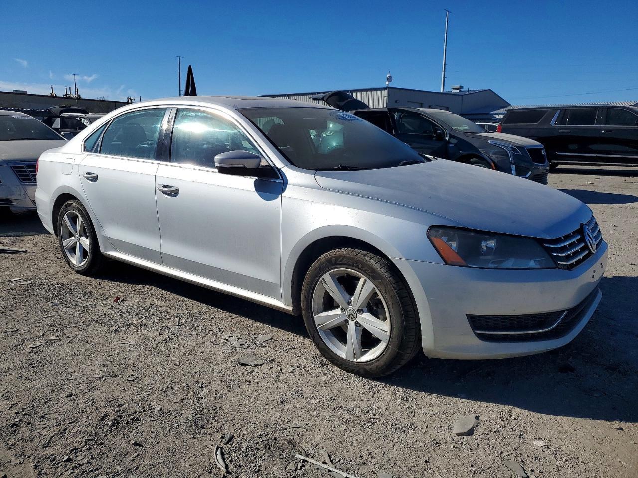 2013 Volkswagen Passat Se - Image 4