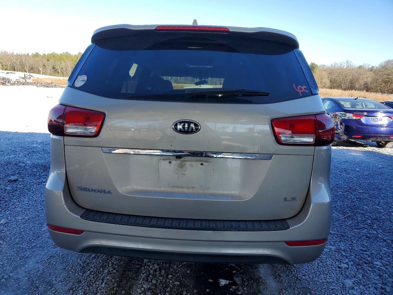 2015 Kia Sedona Lx - Image 6