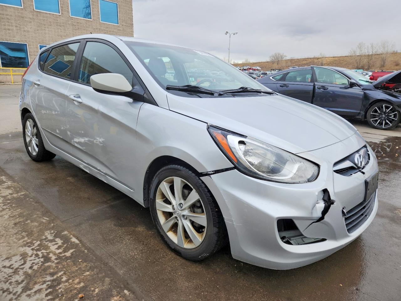 2012 Hyundai Accent Se - Image 4