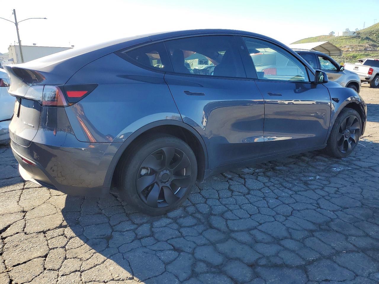 2023 Tesla Model Y - Фото 3