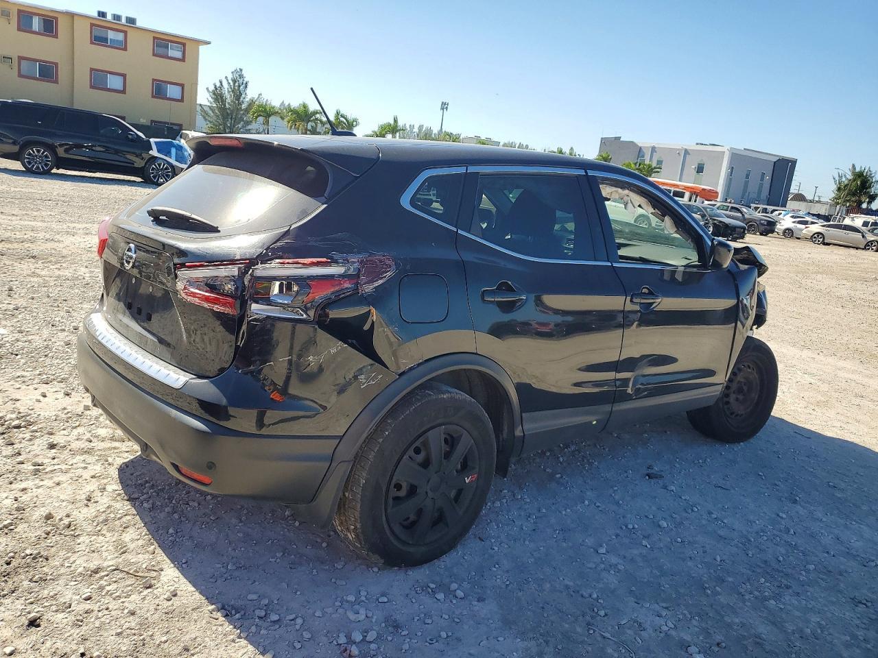 2020 Nissan Rogue Sport S - Фото 3