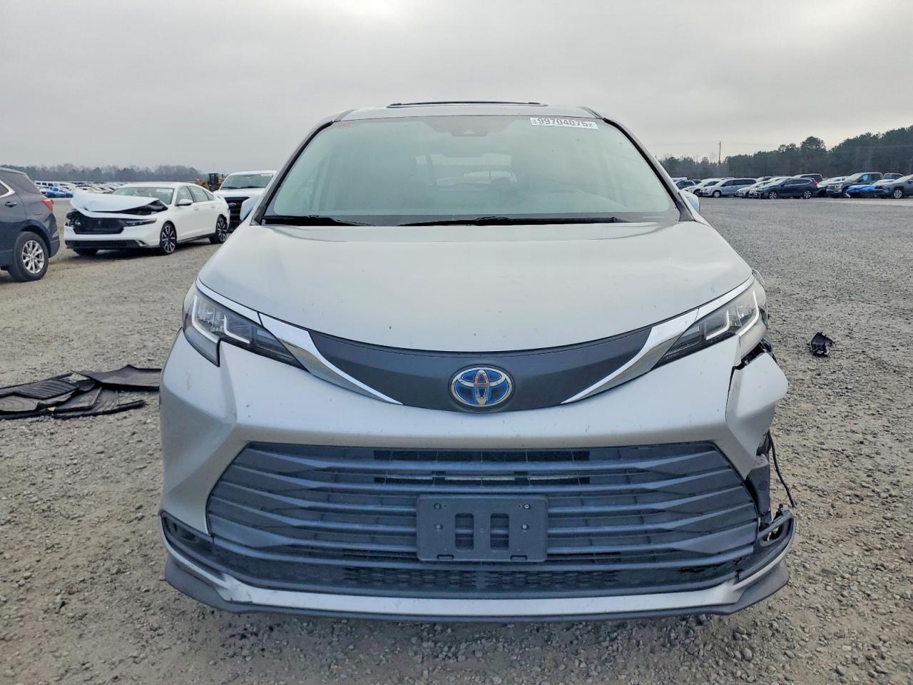 2021 Toyota Sienna - Image 5
