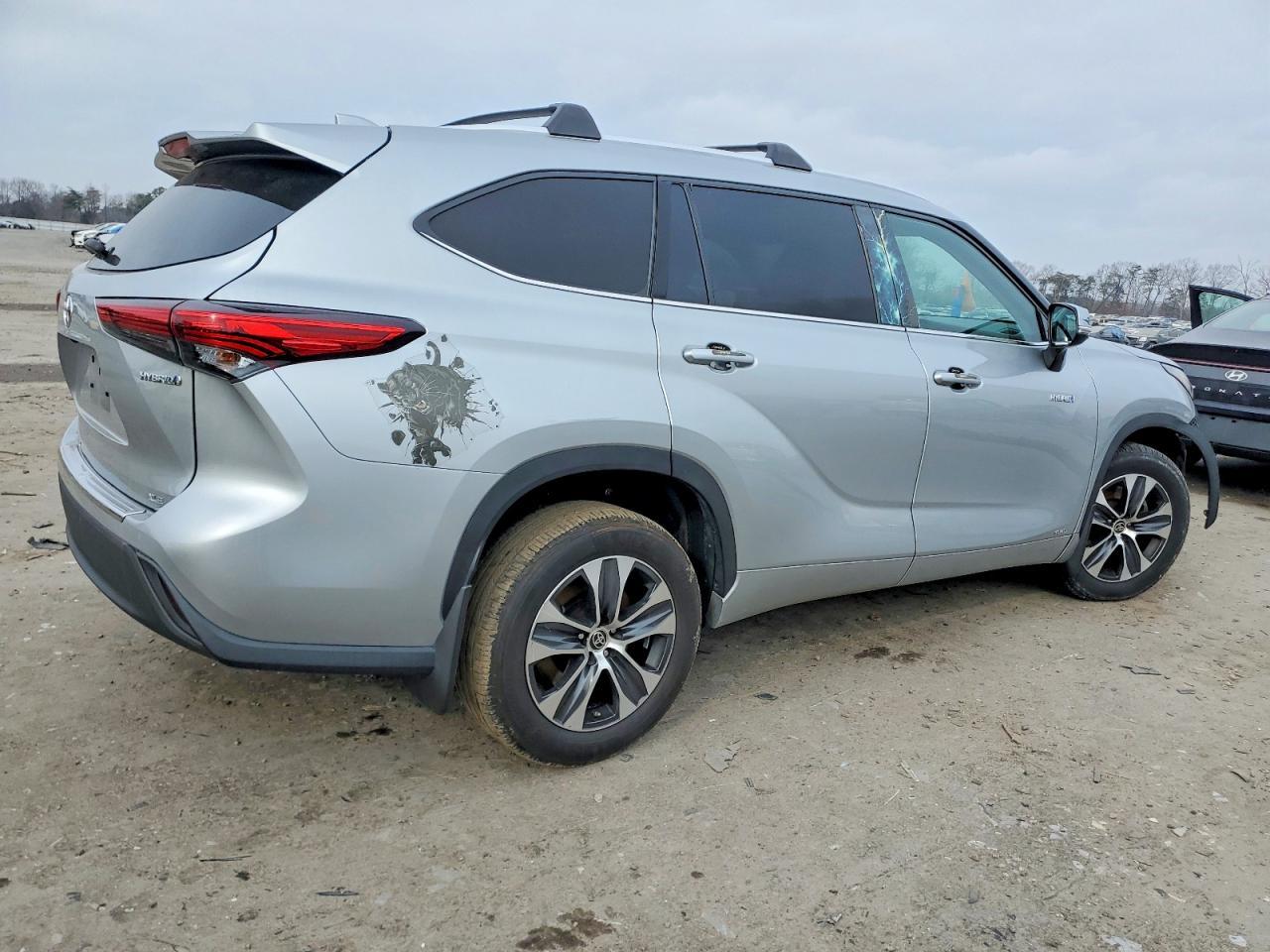 2020 Toyota Highlander Hybrid Xle - Image 3