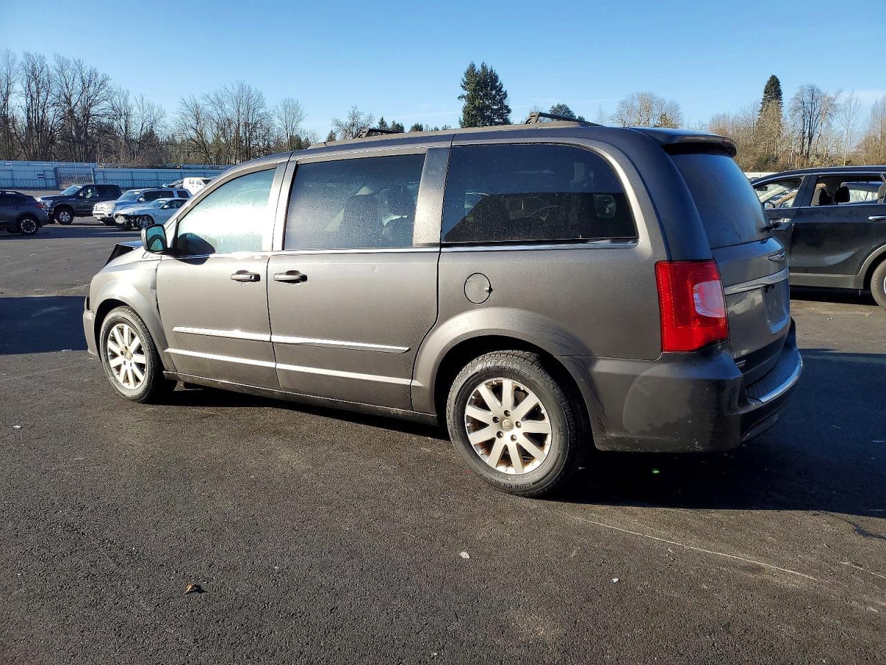 2016 Chrysler Town & Country Touring - Фото 2
