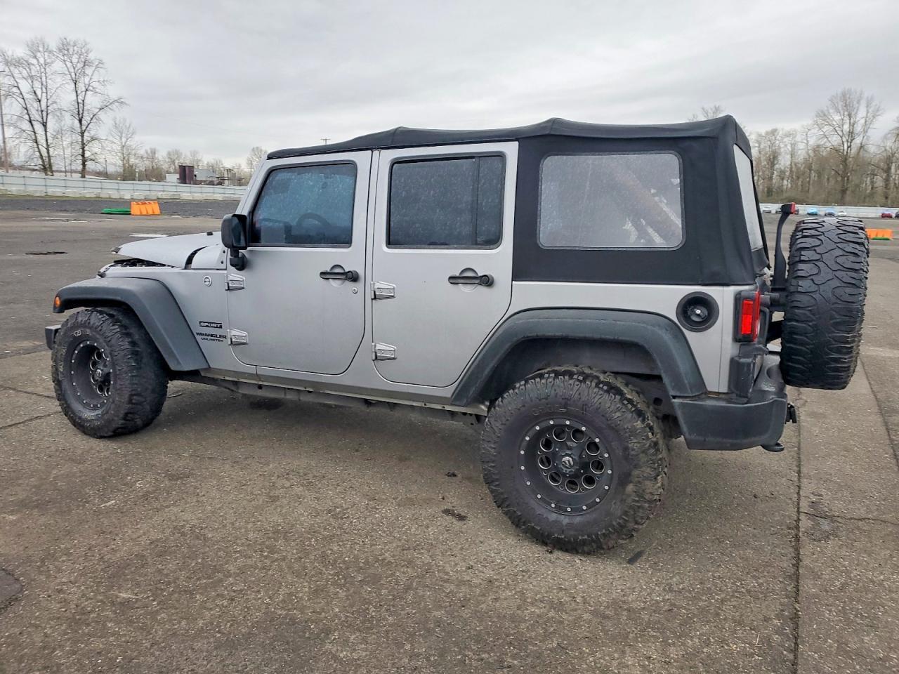 2013 Jeep Wrangler Unlimited Sport - Фото 2