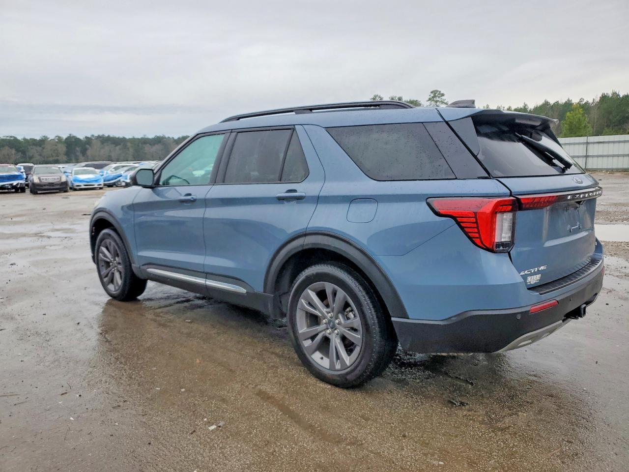 2025 Ford Explorer Active - Фото 2
