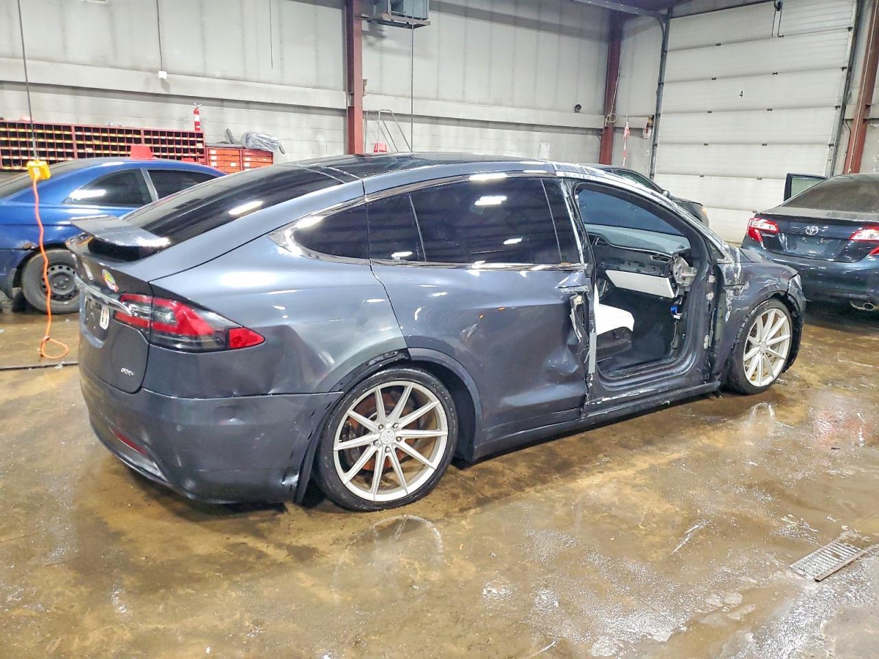 2016 Tesla Model X - Фото 3