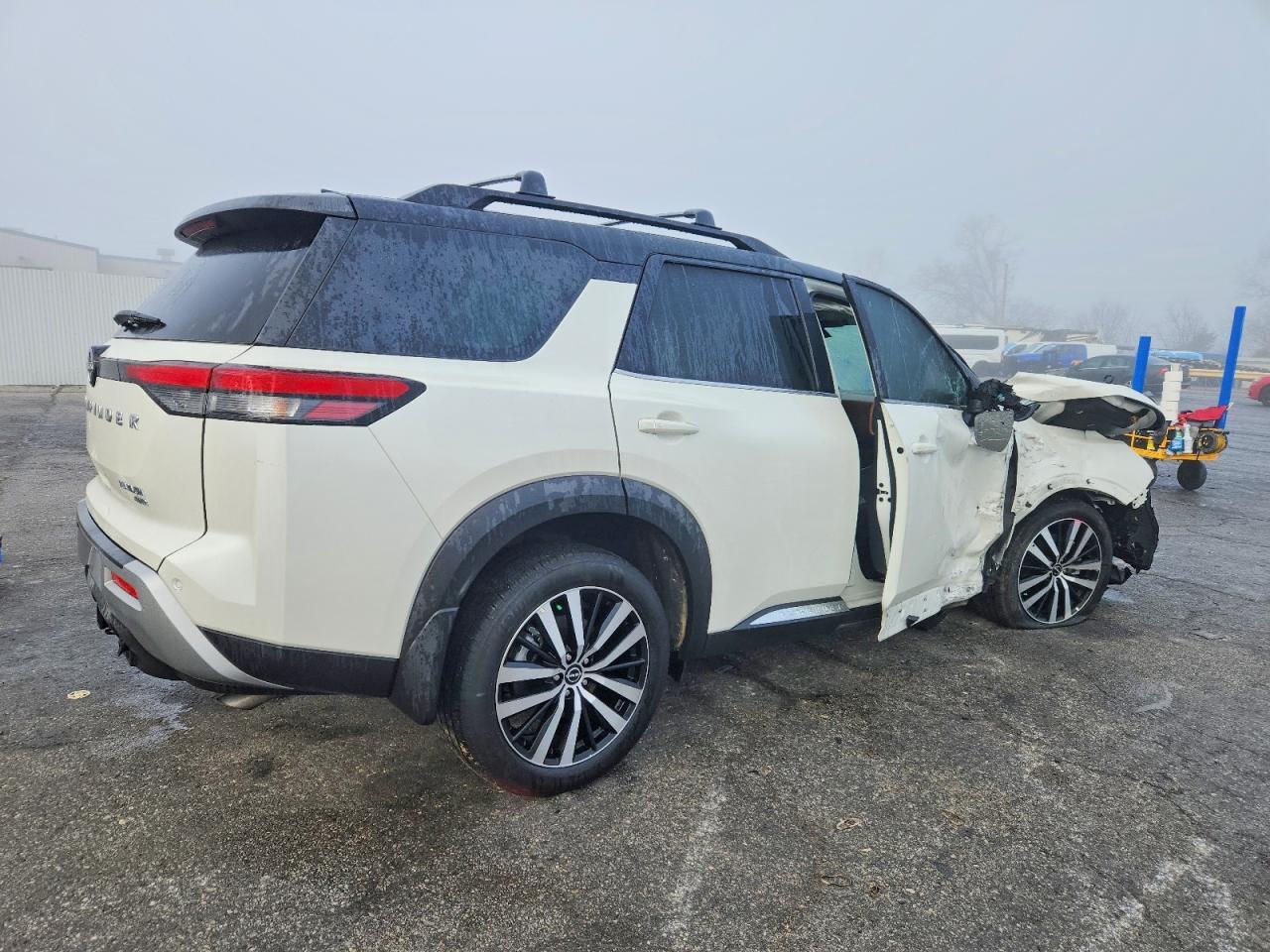 2024 Nissan Pathfinder Platinum - Фото 3