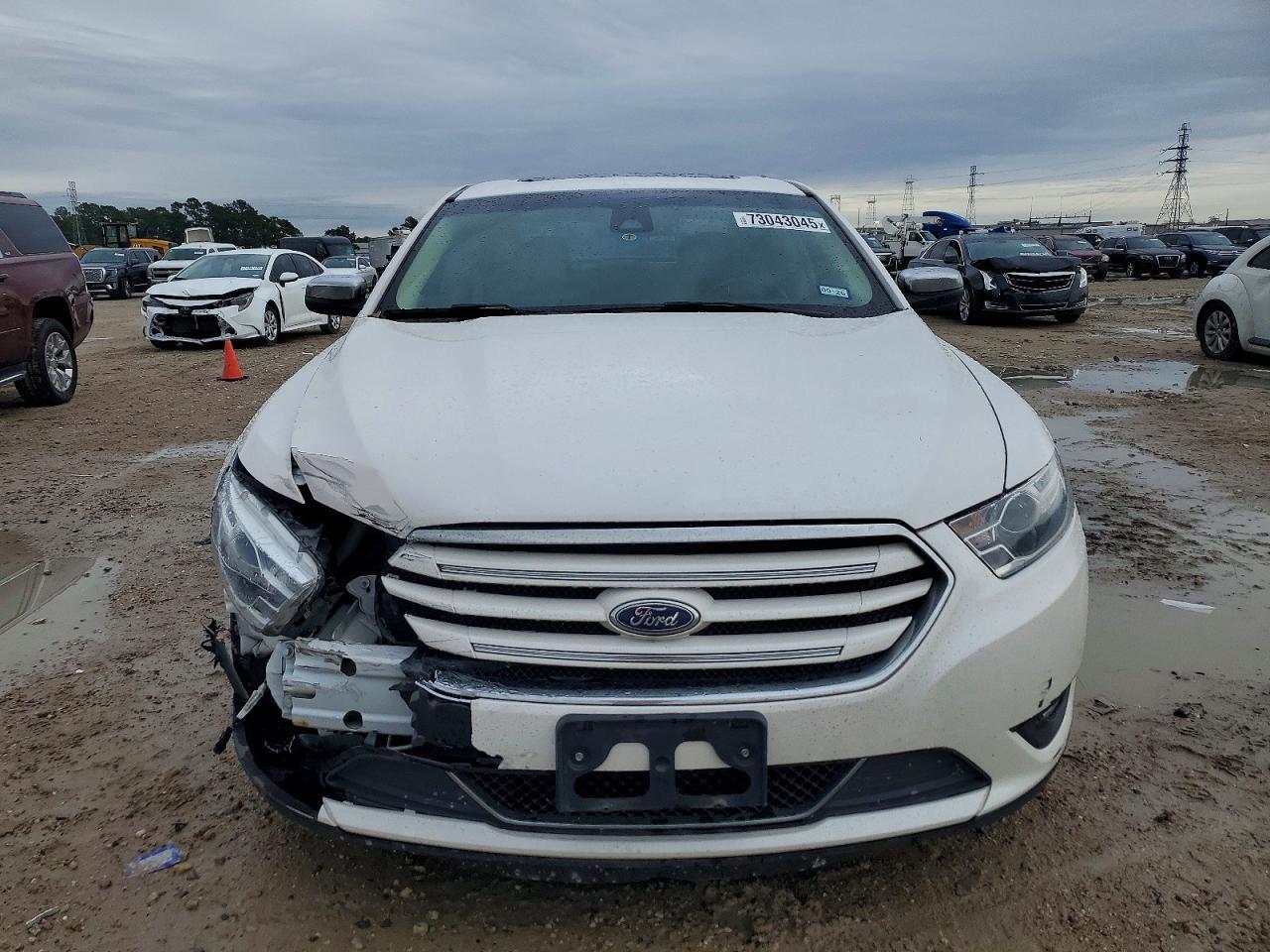 2018 Ford Taurus Limited - Image 5