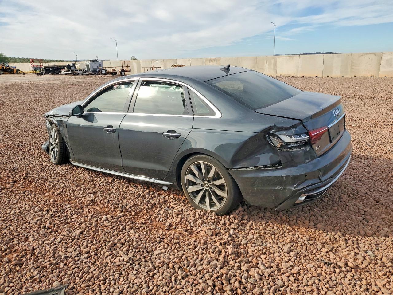 2021 Audi A4 Premium 40 - Фото 2