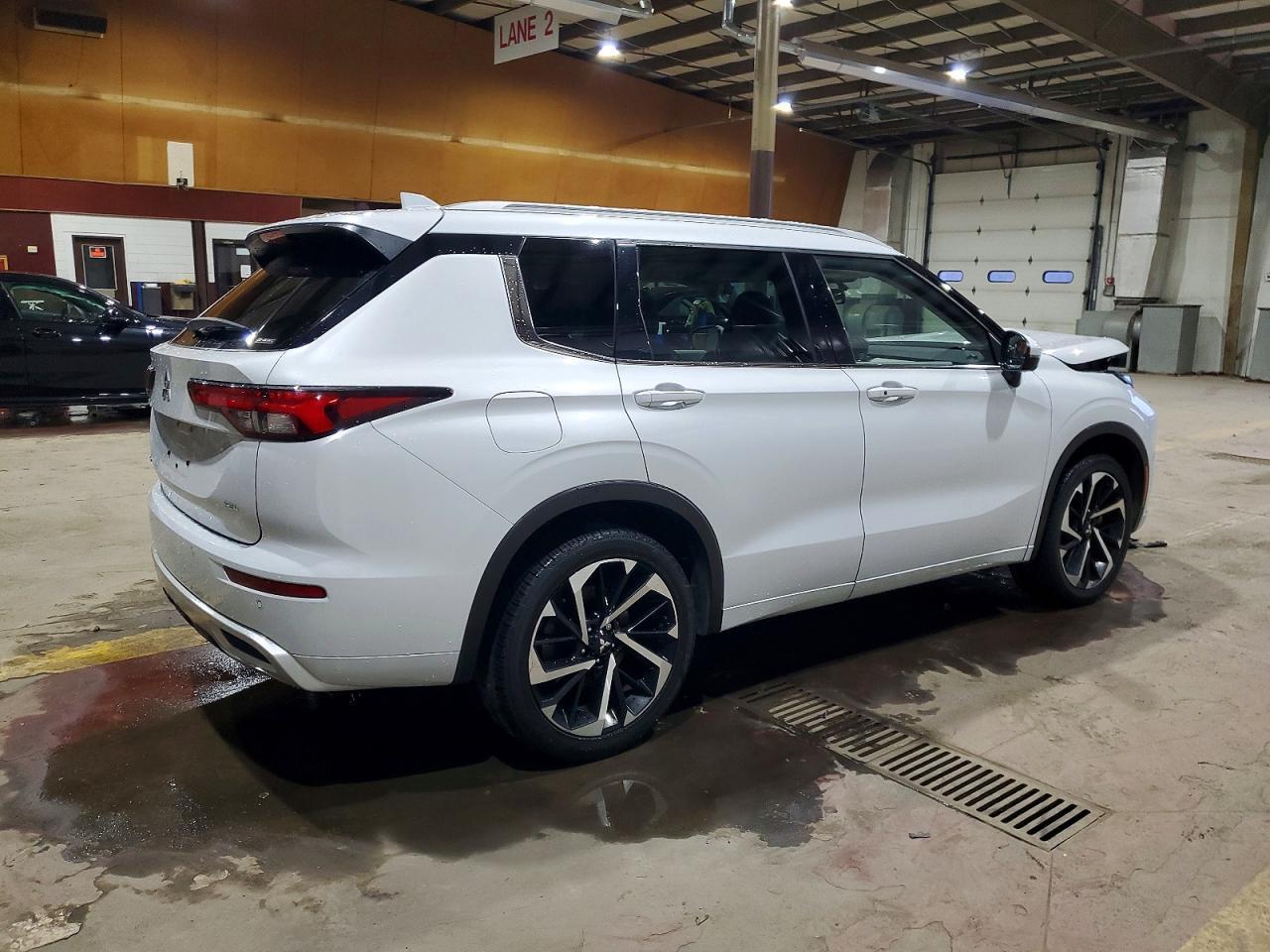 2023 Mitsubishi Outlander Sel - Image 3