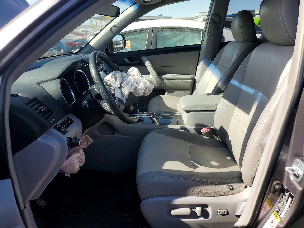 2013 Toyota Highlander Hybrid - Image 7