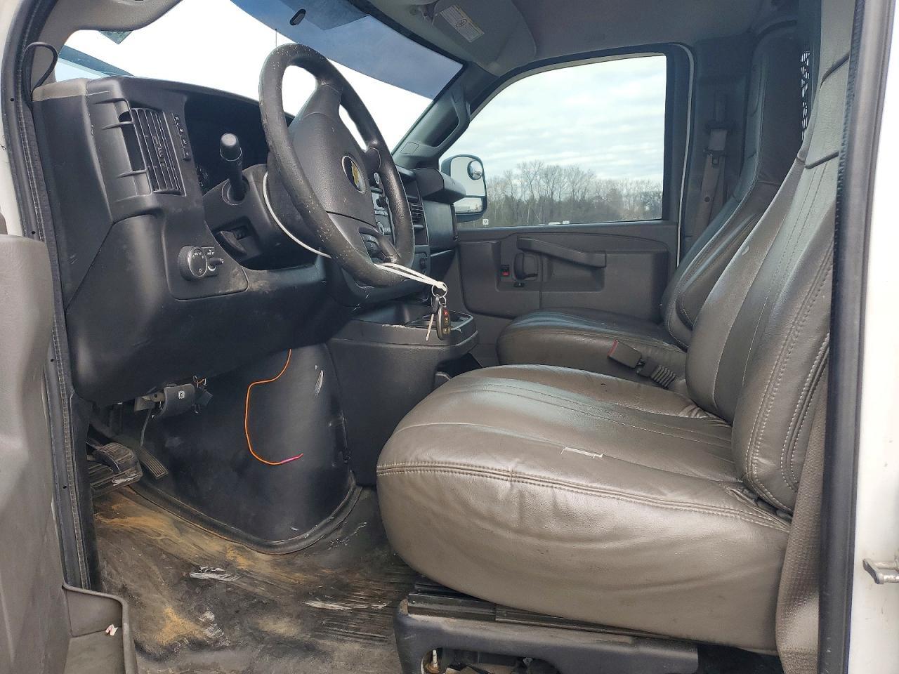 2017 Chevrolet Express G2500 Utility / Service Van - Фото 7