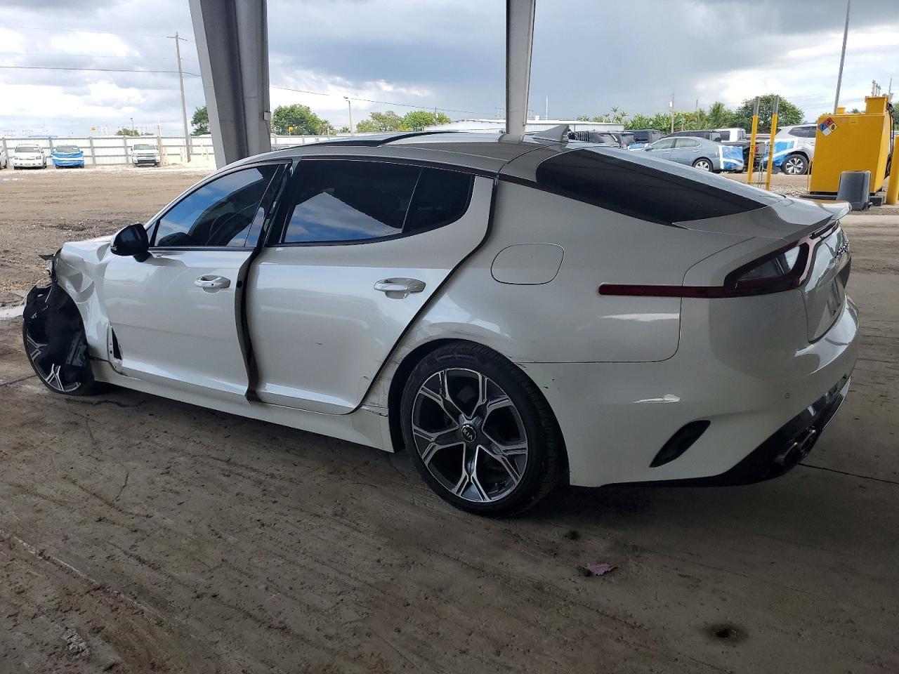 2021 Kia Stinger - Фото 2