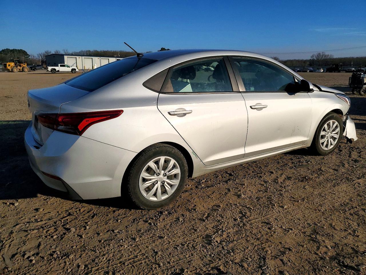 2021 Hyundai Accent Se - Фото 3