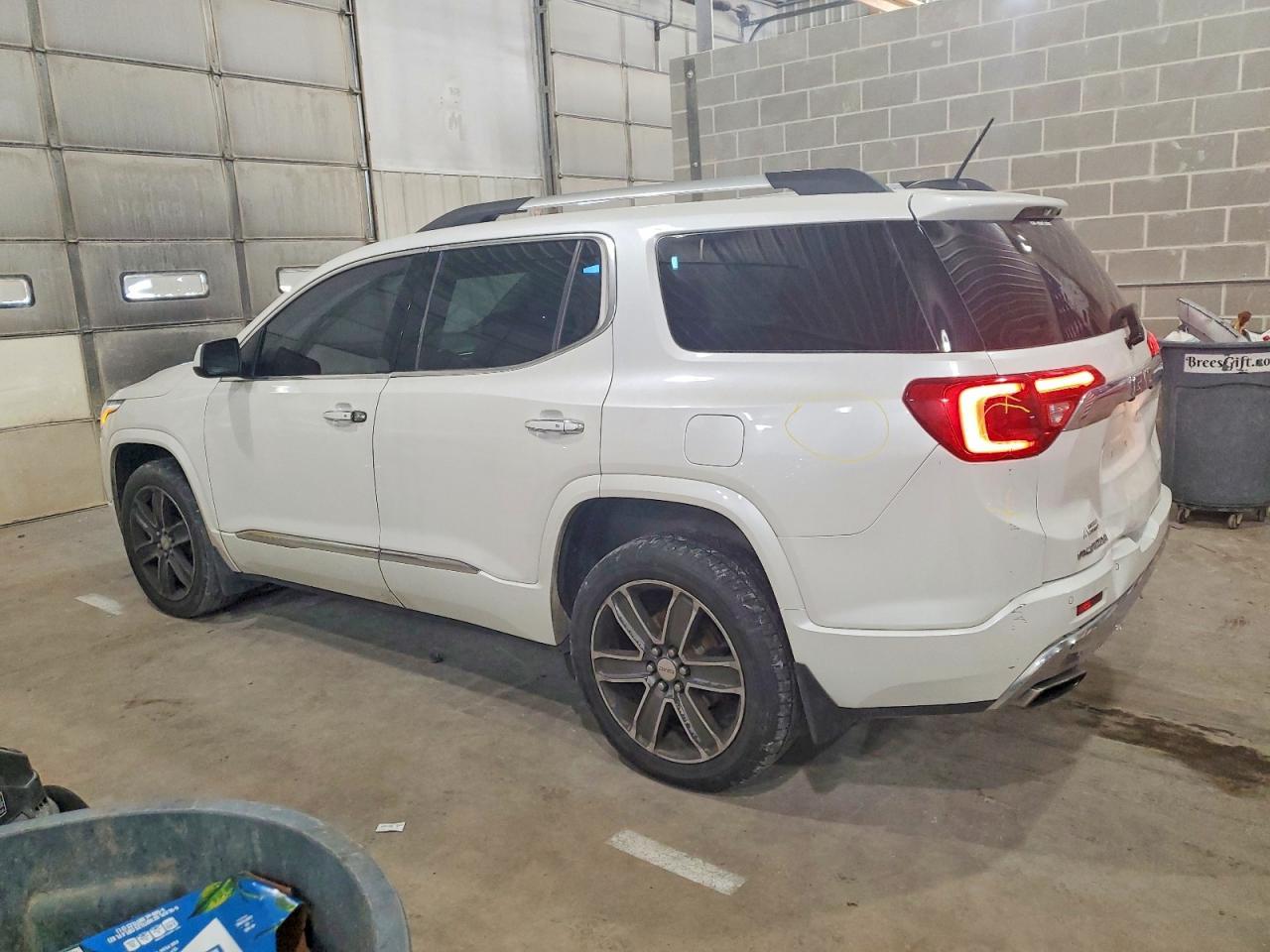 2017 GMC Acadia Denali - Фото 2