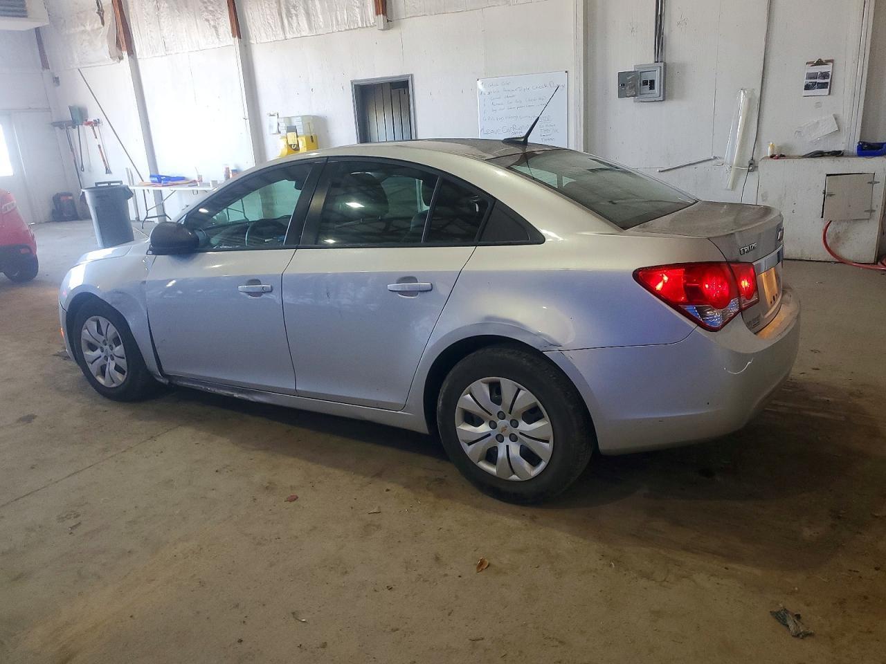2013 Chevrolet Cruze Ls - Фото 2