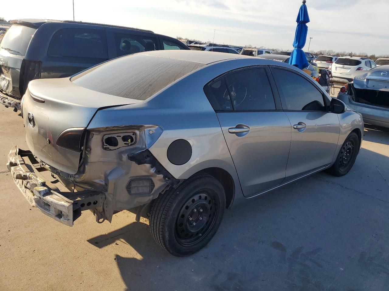 2011 Mazda 3 I - Image 3