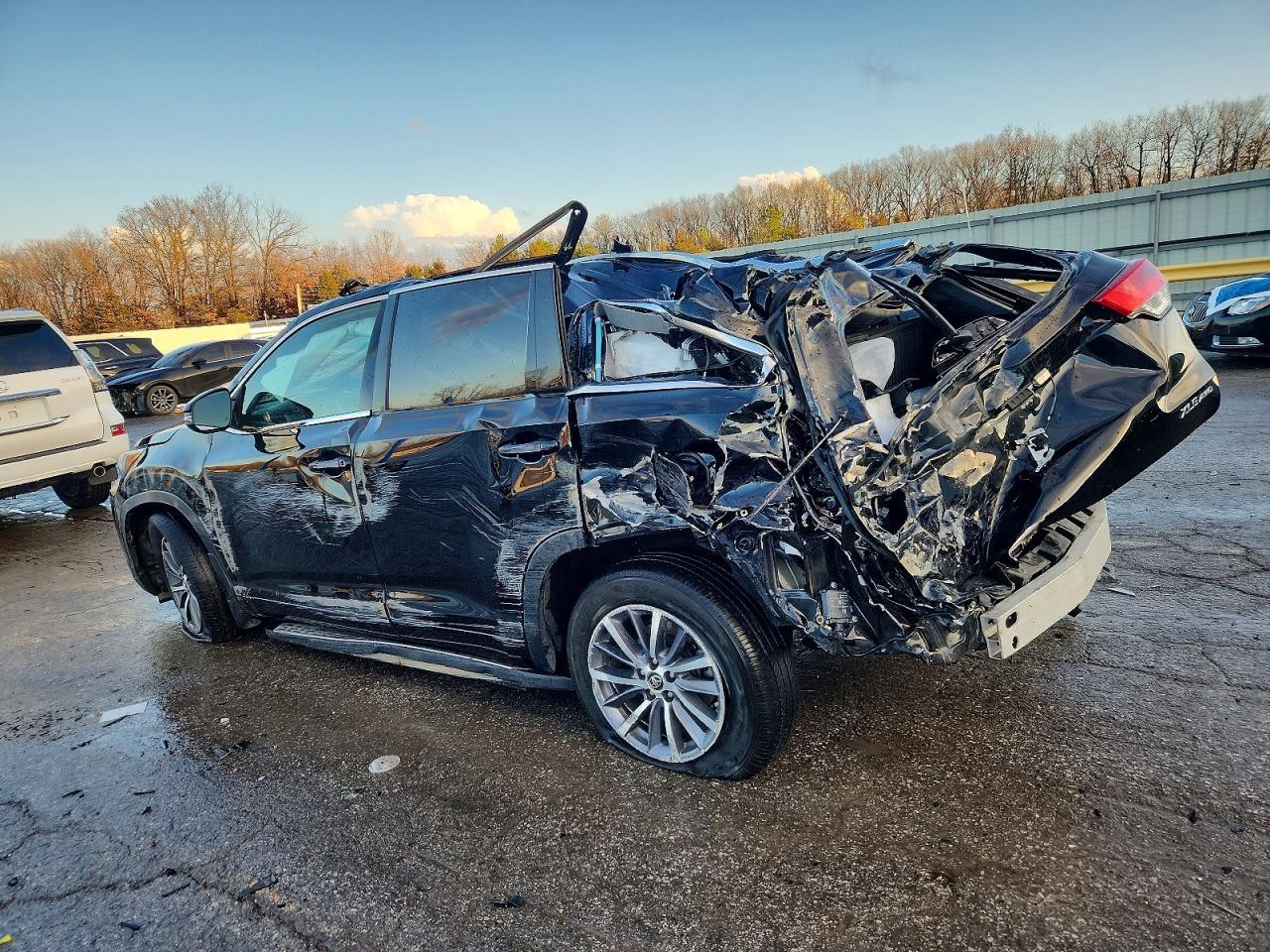 2017 Toyota Highlander Xle - Image 2