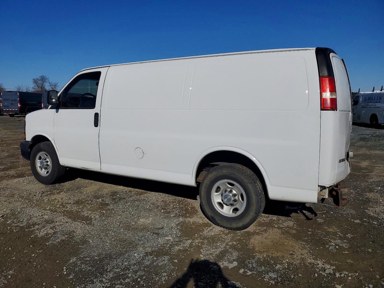 2013 Chevrolet Express G2500 Delivery Van - Фото 2