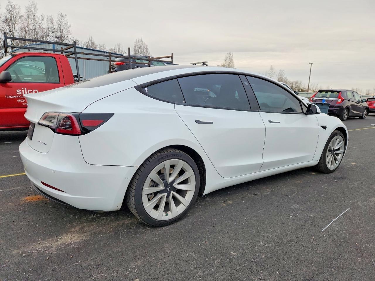 2022 Tesla Model 3 - Фото 3