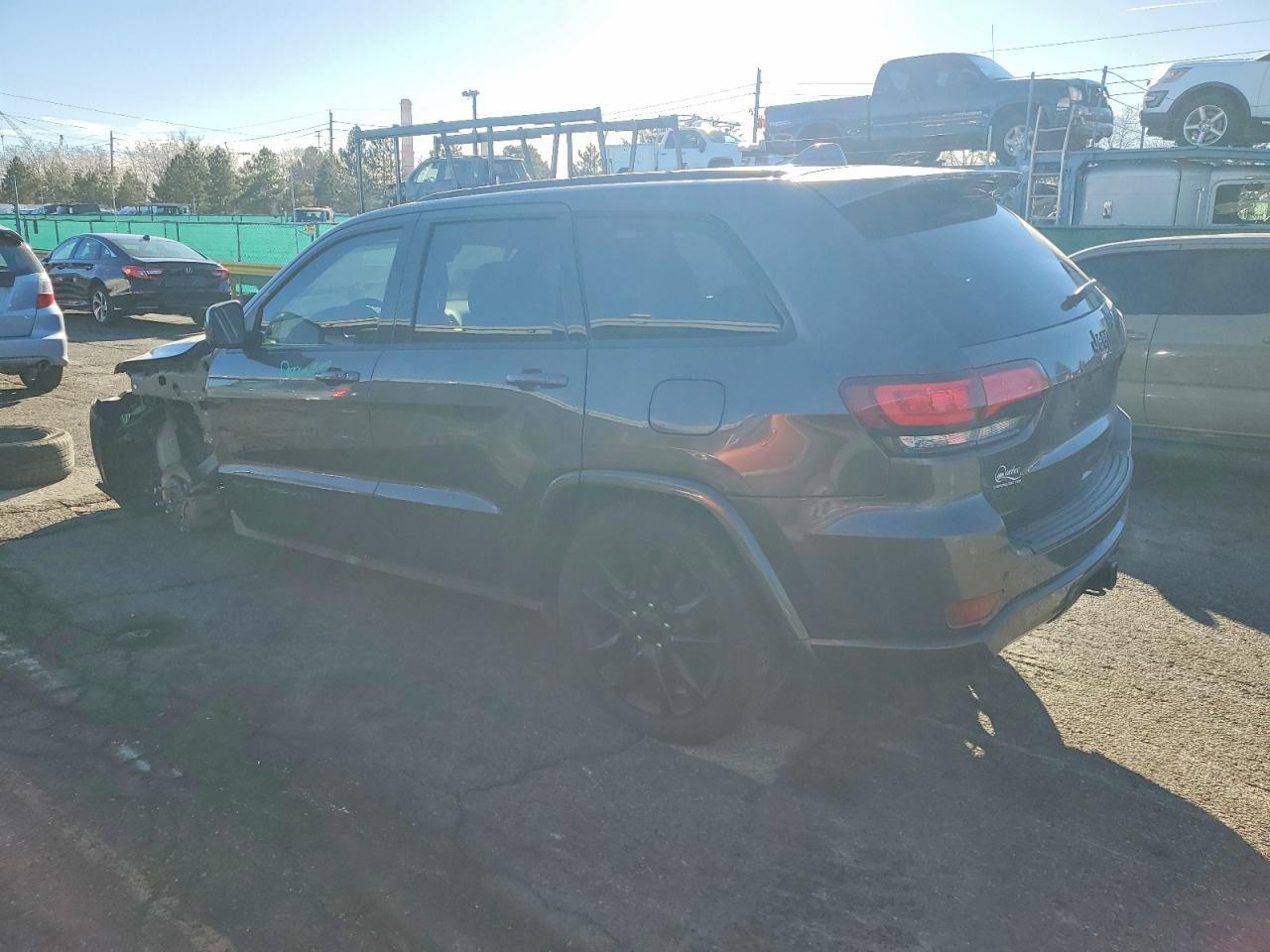 2019 Jeep Grand Cherokee Laredo - Фото 2