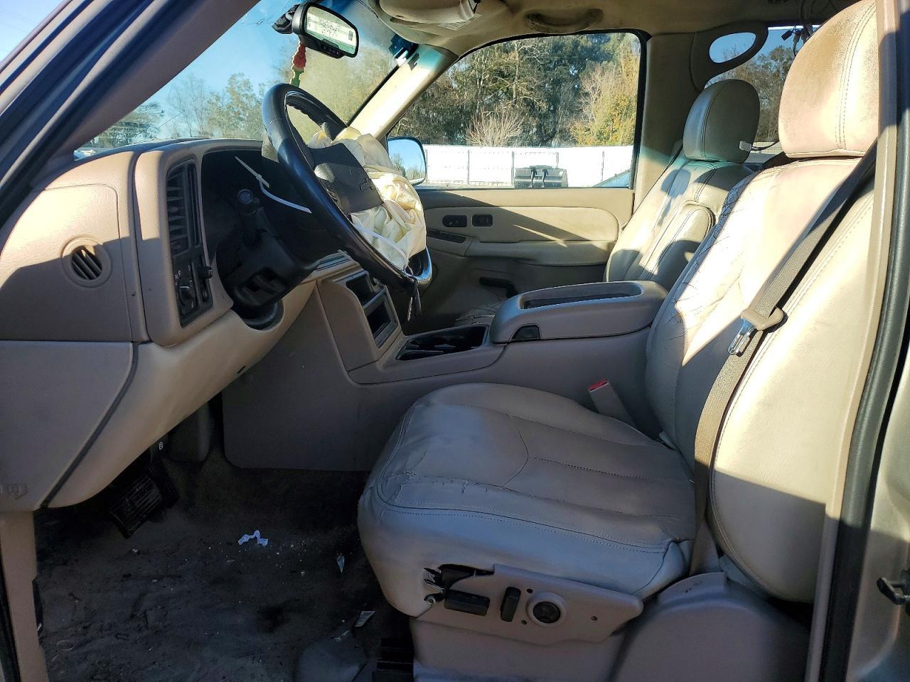 2003 Chevrolet Suburban - Image 7