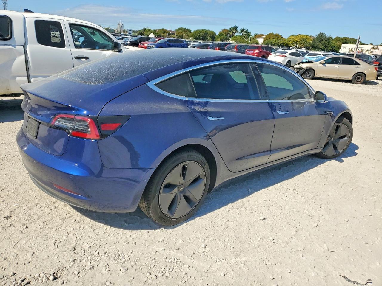 2020 Tesla Model 3 - Фото 3