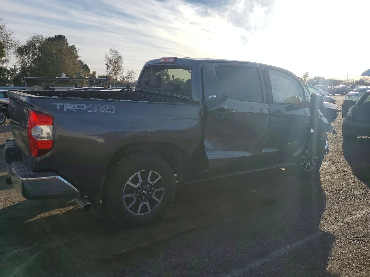 2017 Toyota Tundra Crewmax Sr5 - Фото 3