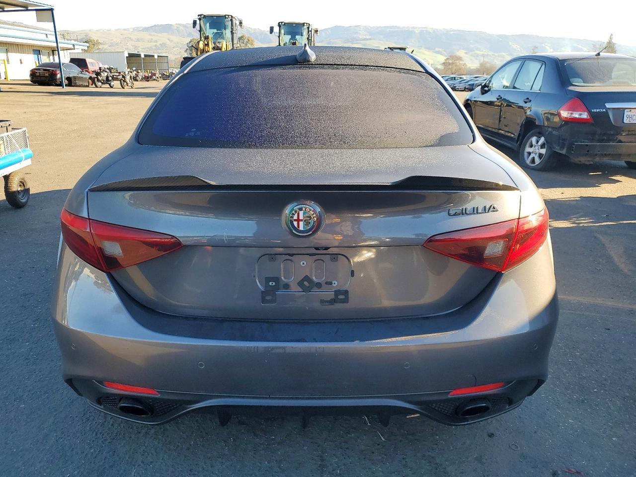 2019 Alfa Romeo Giulia Ti - Фото 6