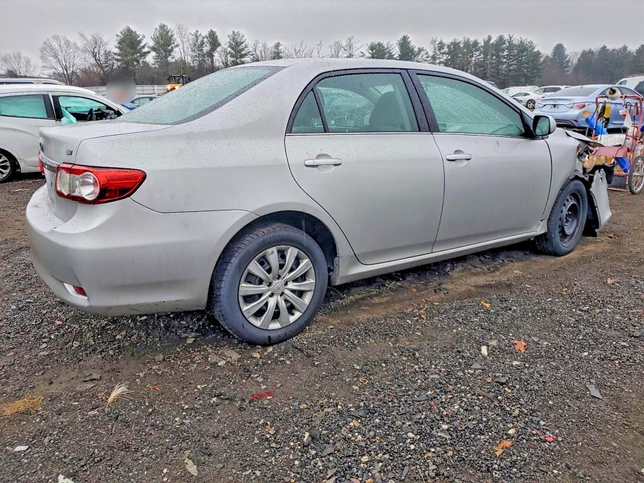 2013 Toyota Corolla Base - Фото 3