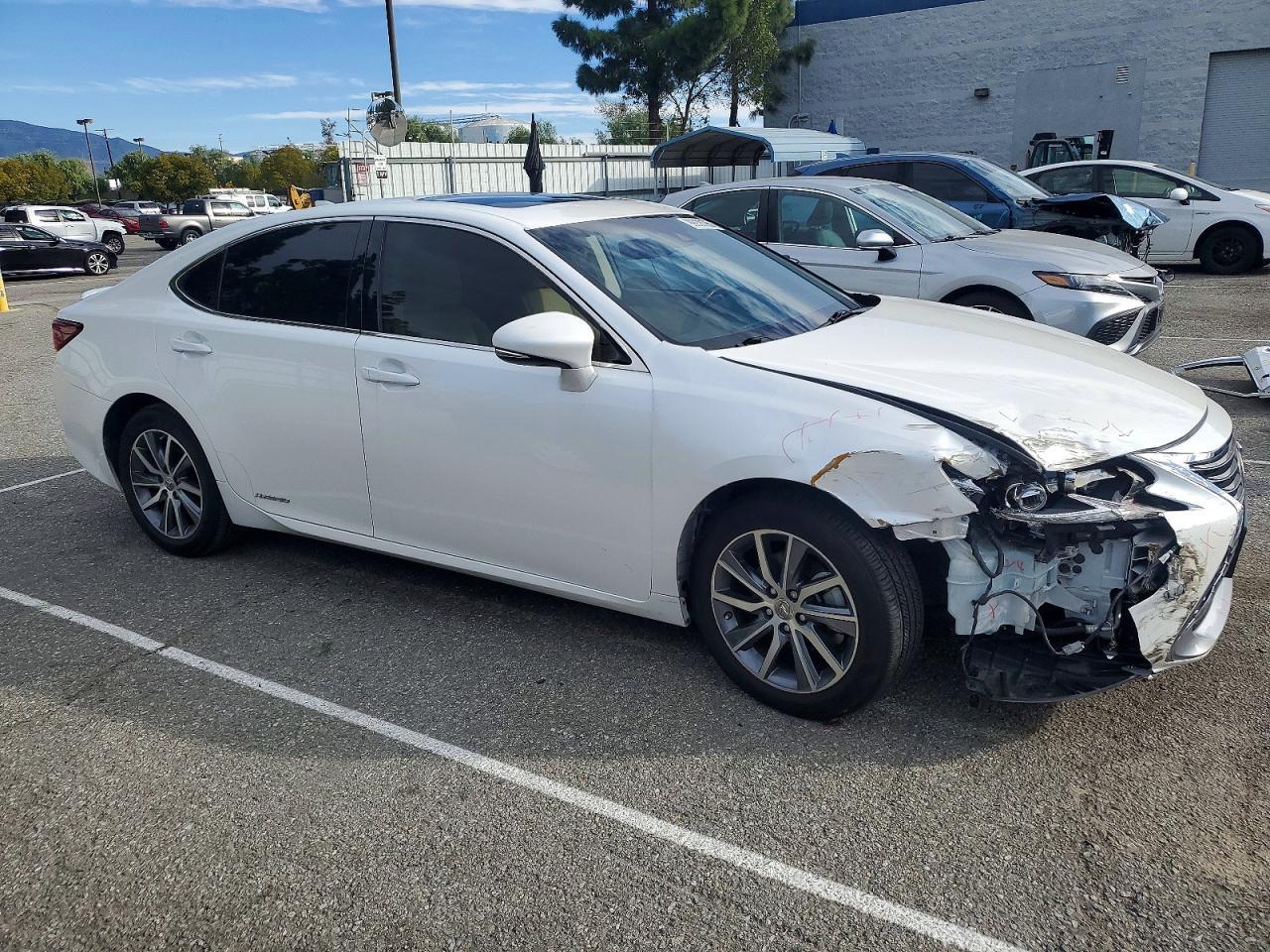 2016 Lexus Es 300H - Image 4